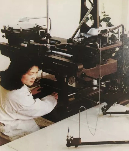 上世紀八十年代，技術(shù)人員利用傳統(tǒng)模擬測繪設(shè)備制圖